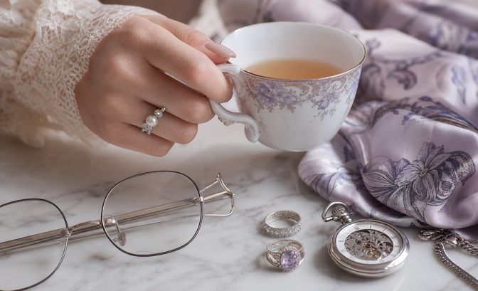 Small object and accessory details that lose coherence